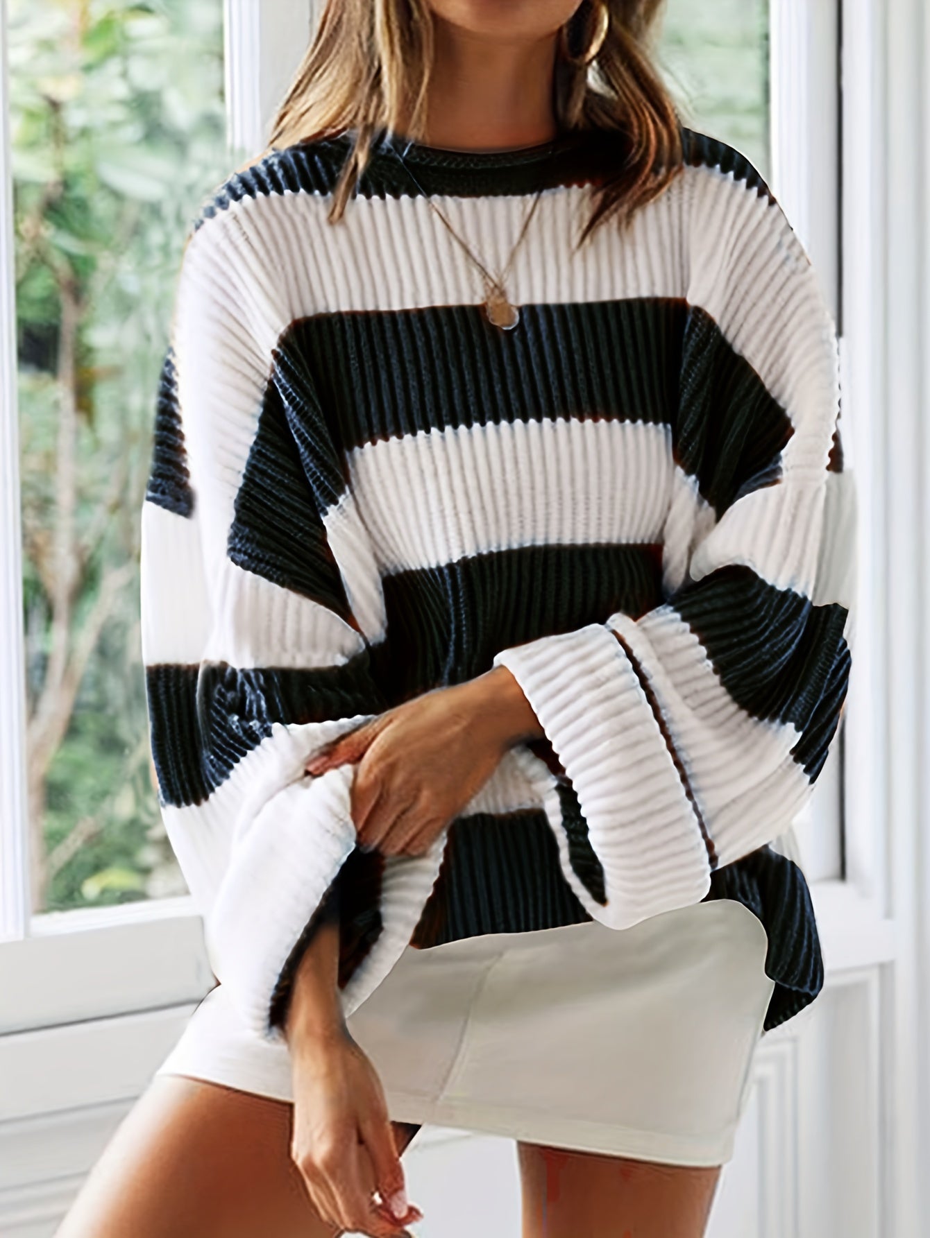 MODESSO® | Sweter w Paski z Okrągłym Dekoltem