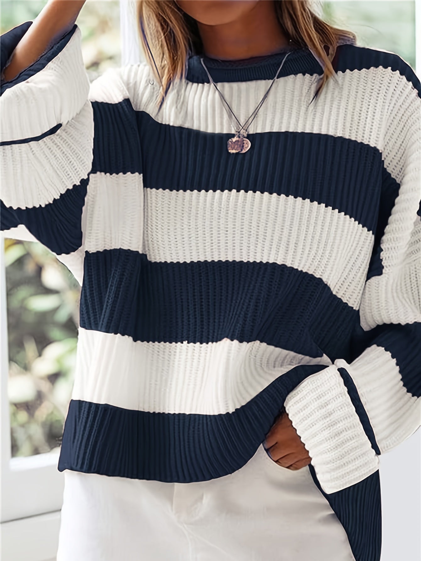 MODESSO® | Sweter w Paski z Okrągłym Dekoltem